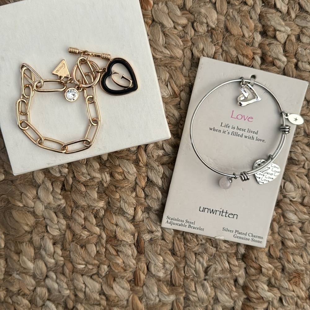 NWT UN WRITTEN LOVE BRACELET GUESS GOLD & BLACK CHARM BRACELET VALENTINES BUNDLE